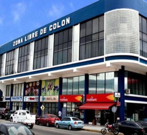 En Balabeach Maria Chiquita In Front Of The 2hab Colon