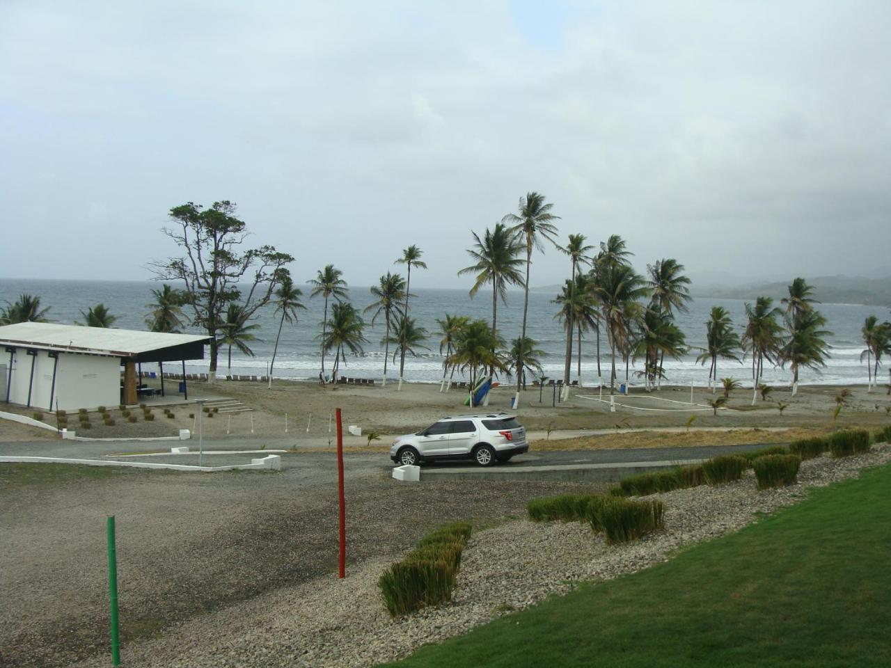 En Balabeach Maria Chiquita In Front Of The 2hab Apartamento Colon