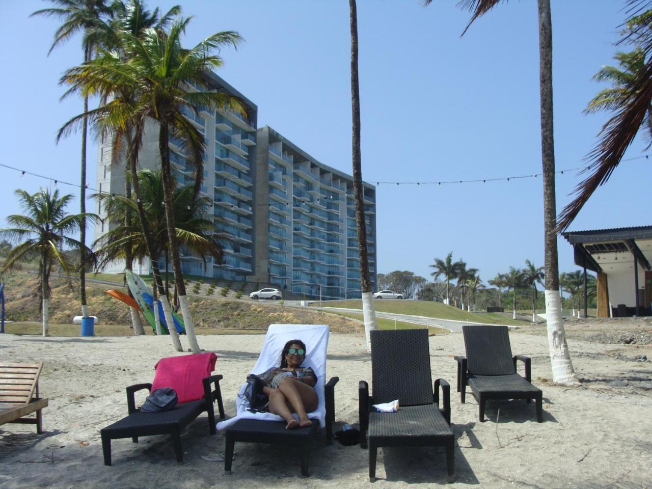 En Balabeach Maria Chiquita In Front Of The 2hab Colon