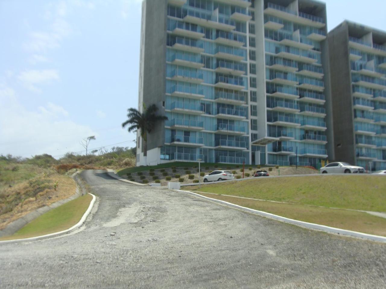 En Balabeach Maria Chiquita In Front Of The 2hab Apartamento Colon