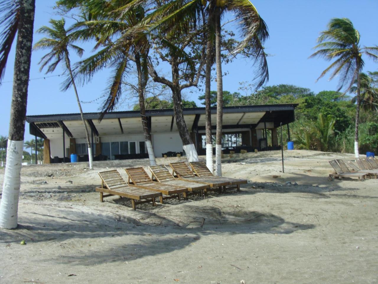 En Balabeach Maria Chiquita In Front Of The 2hab Colon