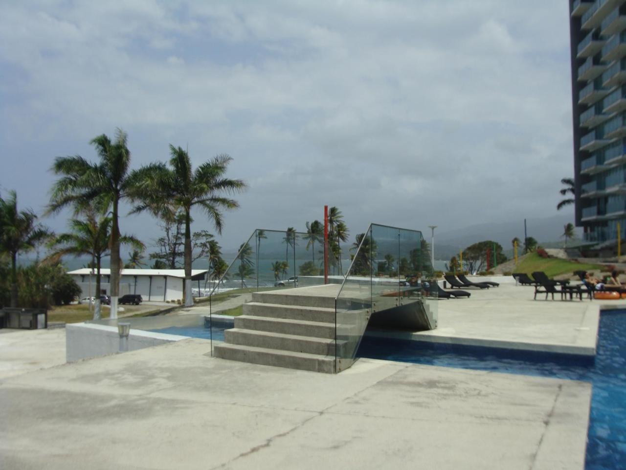 En Balabeach Maria Chiquita In Front Of The 2hab * Colon